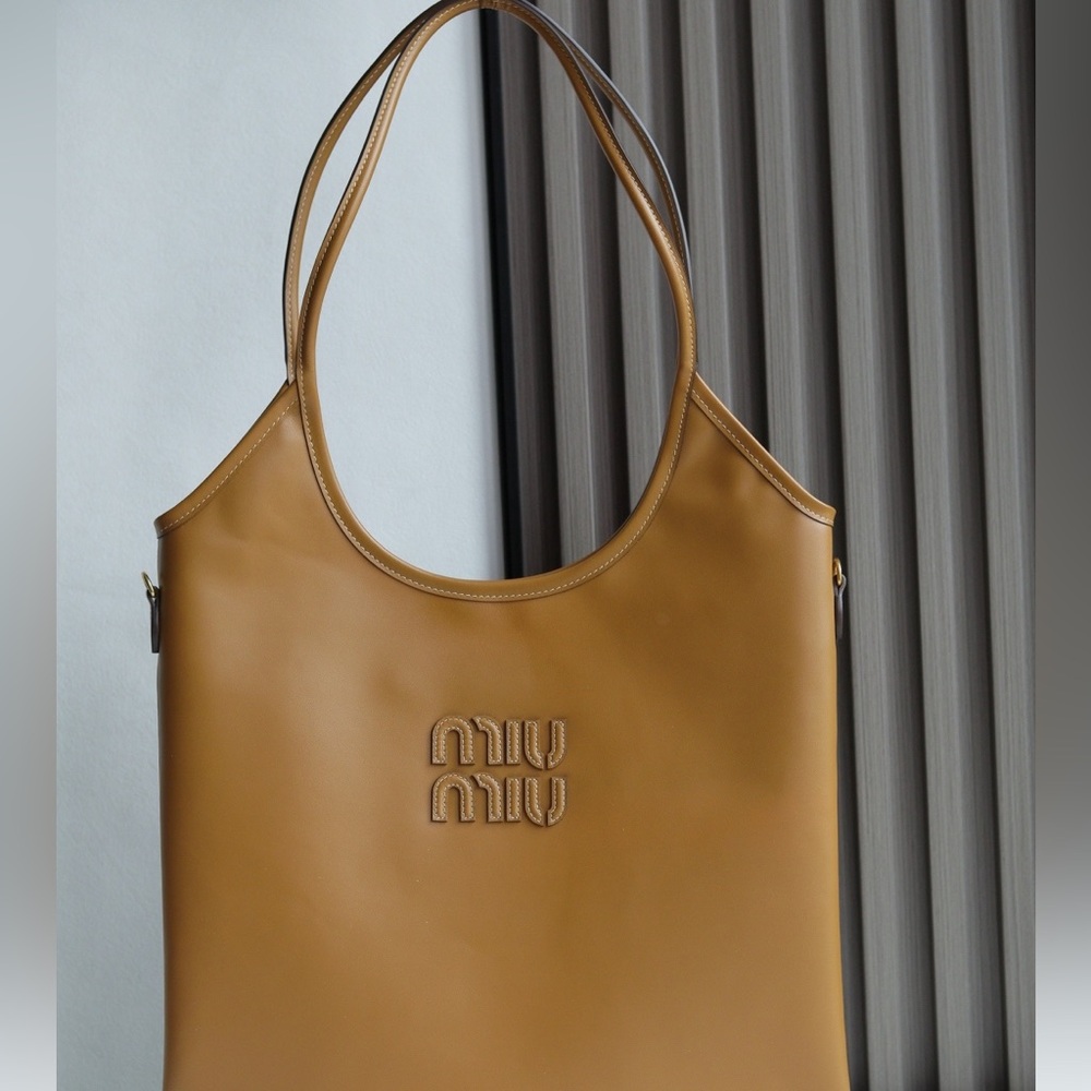 🥨Miu Miu Ivy Suede And Crochet Shoulder Bag
